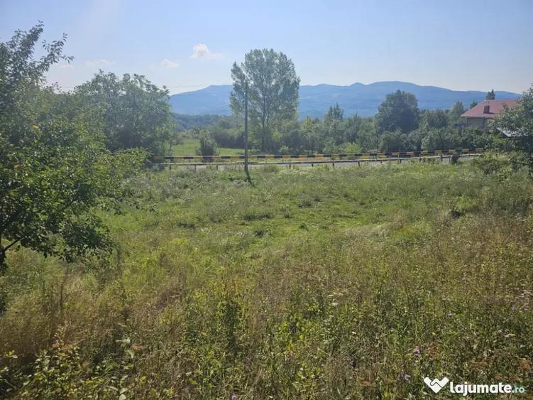 Casă cu 7 camere în Mărunțișu