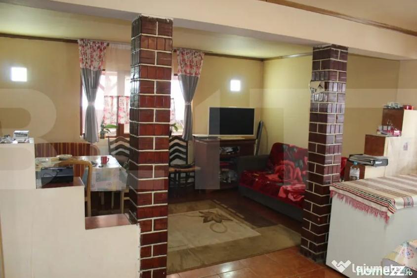 Casă cu 7 camere cu Teren 1580 Mp în Central