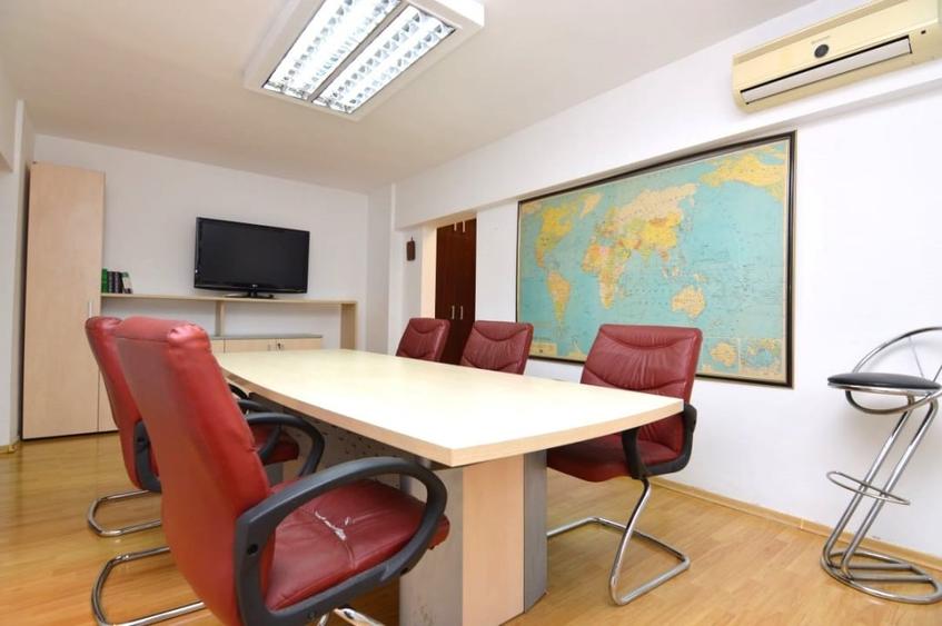 Apartament cu 2 camere semidecomandat, mobilat în 13 Septembrie