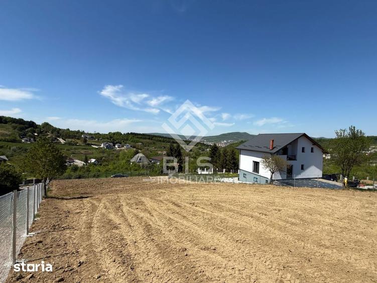 Teren de 12 ari cu panorama asupra ora?ului - 6