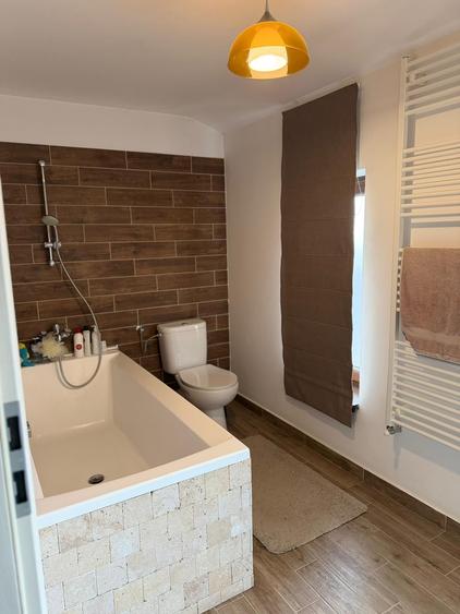 Duplex cu 3 camere cu Canalizare în Est