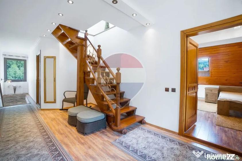 Casă cu 13 camere cu Teren 4780 Mp în Moieciu