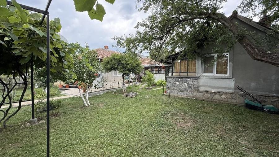 Casă cu 4 camere în Valea Oprii