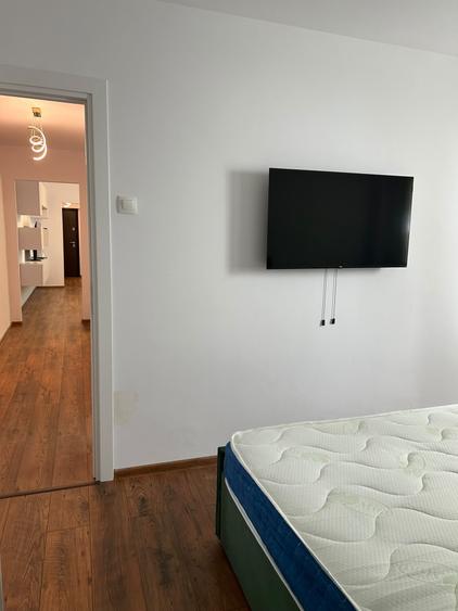 Apartament cu 3 camere semidecomandat, mobilat în Berceni