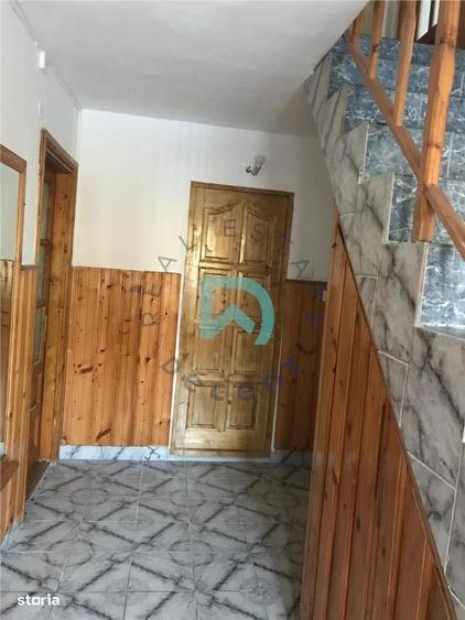 Casă cu 5 camere cu Teren 500 Mp în Stupini