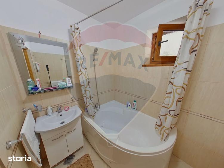 Casă cu 4 camere cu Teren 1439 Mp în Central