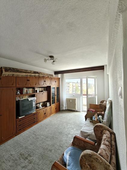 Apartament cu 3 camere decomandat în Trivale