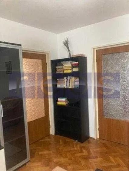Apartament cu 3 camere semidecomandat, mobilat în Drumul Taberei