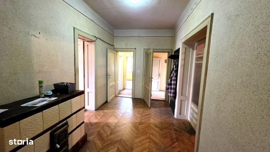 Apartament cu 4 camere în Sub Arini