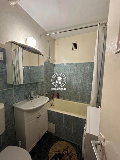 Apartament cu 3 camere decomandat în Podu Roș