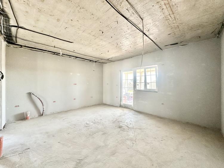 Duplex cu 4 camere cu Canalizare în Moșnița Veche