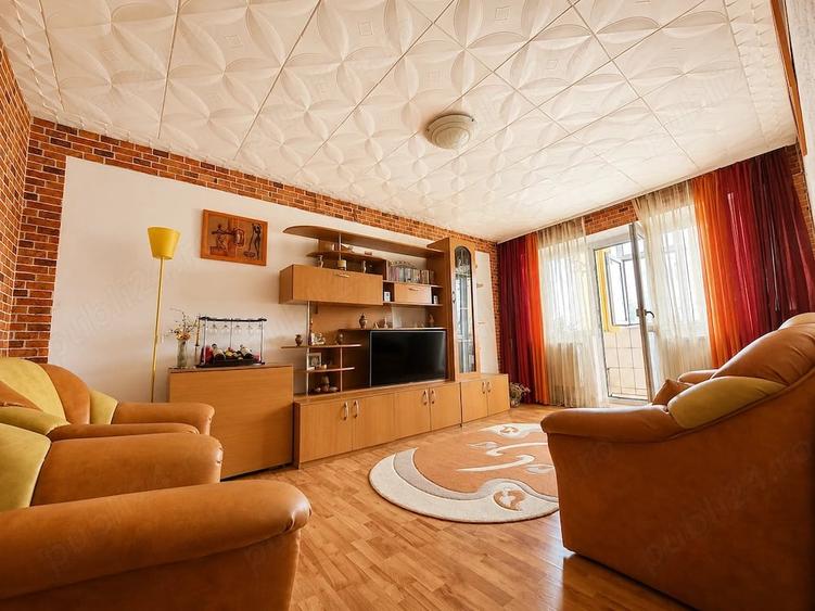 Apartament cu 3 camere decomandat în Viziru 3