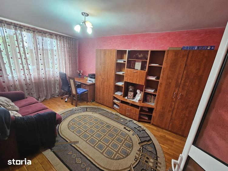 Casă cu 6 camere cu Teren 800 Mp în Micești