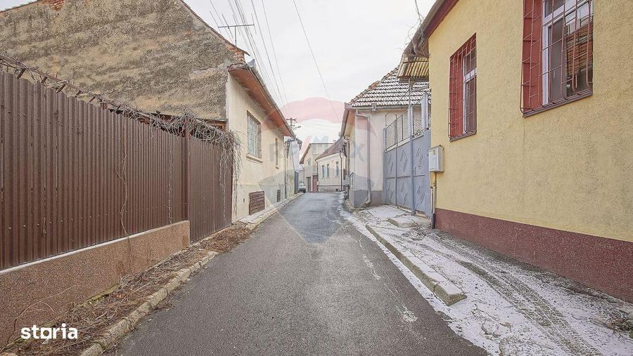 Casă cu 3 camere cu Teren 149 Mp în Centrul Istoric