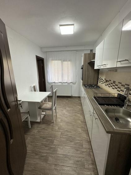 Apartament cu 2 camere decomandat în Spitalul Județean