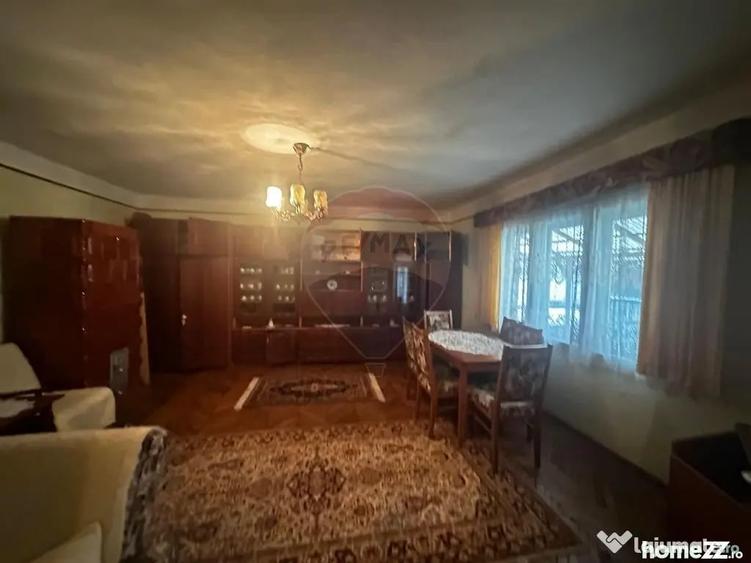 Casă cu 3 camere cu Teren 3440 Mp în Central