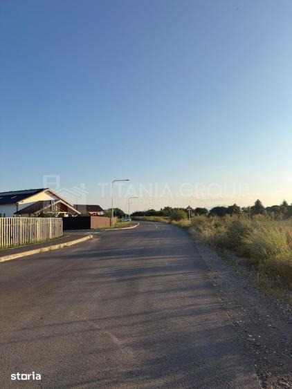 Teren de 17400 mp, în Stupini