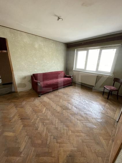 Apartament cu 3 camere semidecomandat în Central