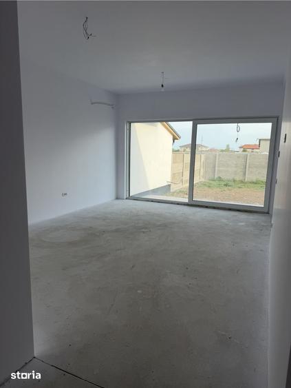 Casă cu 4 camere cu Teren 380 Mp în Sânandrei