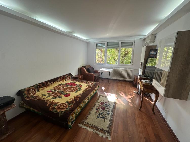 Apartament cu 2 camere decomandat în Berceni