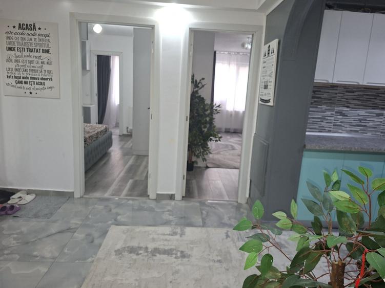 Apartament cu 4 camere decomandat în Moinești