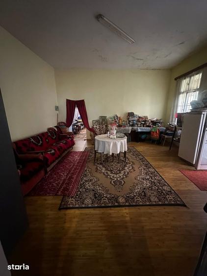 Casă cu 4 camere cu Teren 410 Mp în Central