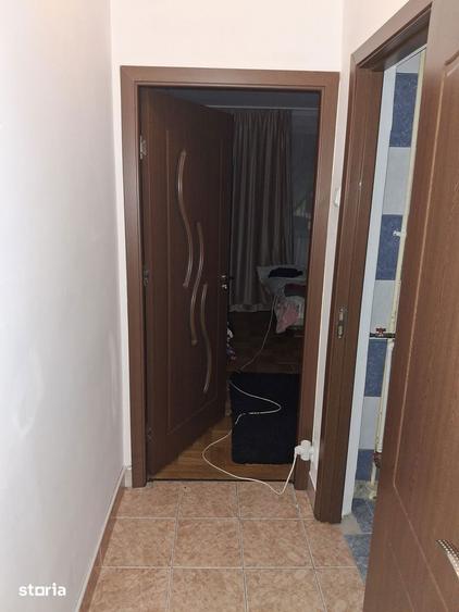 Apartament cu 3 camere semidecomandat în Giulești