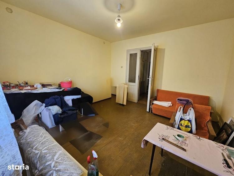 Casă cu 4 camere cu Teren 999 Mp în Crângului