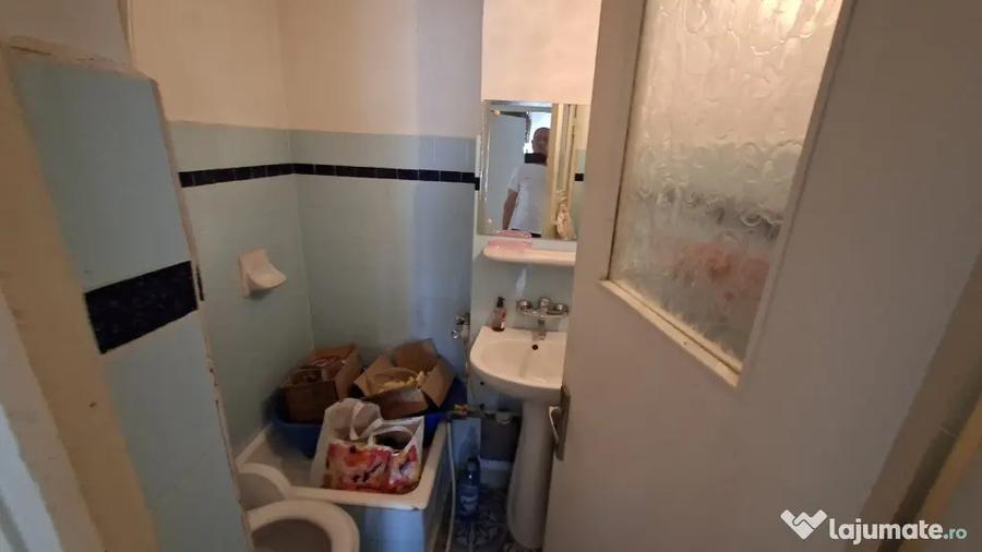 Apartament cu 4 camere decomandat în Republicii