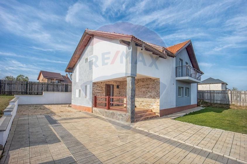 Casă cu 4 camere cu Teren 620 Mp în Bod