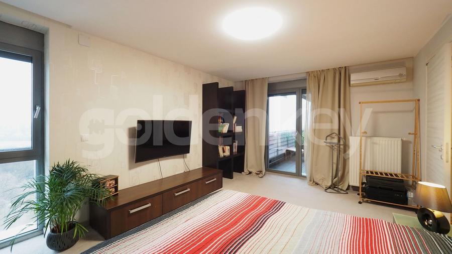 Apartament cu 4 camere semidecomandat, mobilat în Băneasa