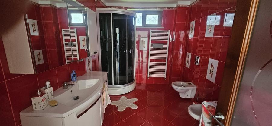 Casă individuală cu 5 camere cu Garaj în Frumoasa
