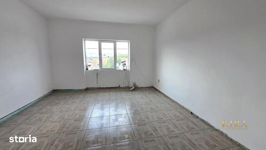 Casă cu 6 camere cu Teren 700 Mp în Central