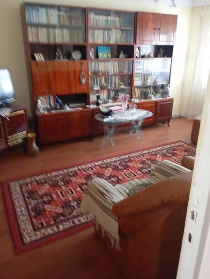 Apartament cu 3 camere decomandat în Exterior Vest