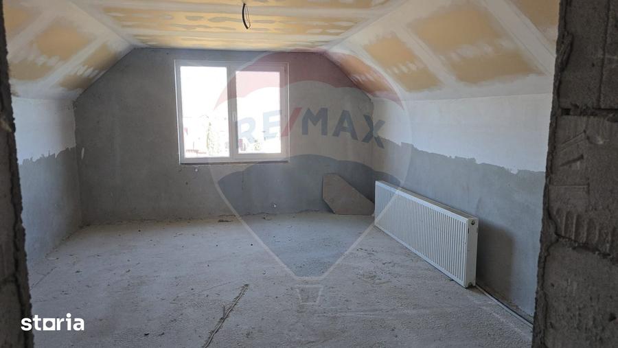 Casă cu Teren 1300 Mp în Gălănești