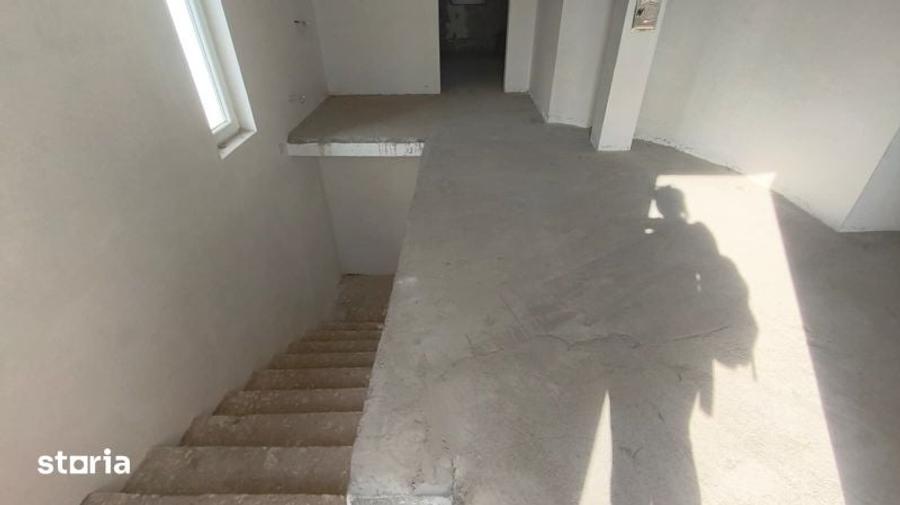 Casă cu 3 camere cu Teren 828 Mp în Șoimuș