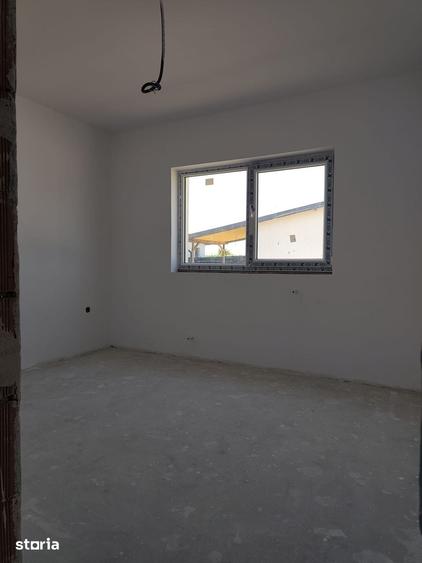 Casă cu 4 camere cu Teren 399 Mp în Crevedia