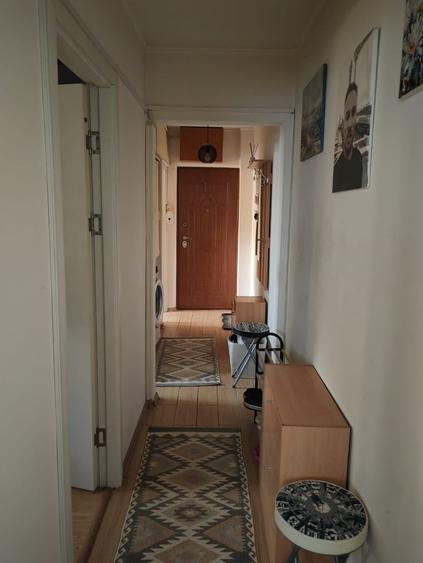 Apartament cu 3 camere semidecomandat, mobilat în Casa de Cultură