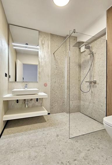 Apartament cu 3 camere decomandat în Brașovul Vechi