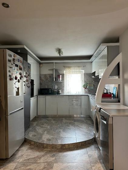 Apartament cu 3 camere decomandat în Mărăști