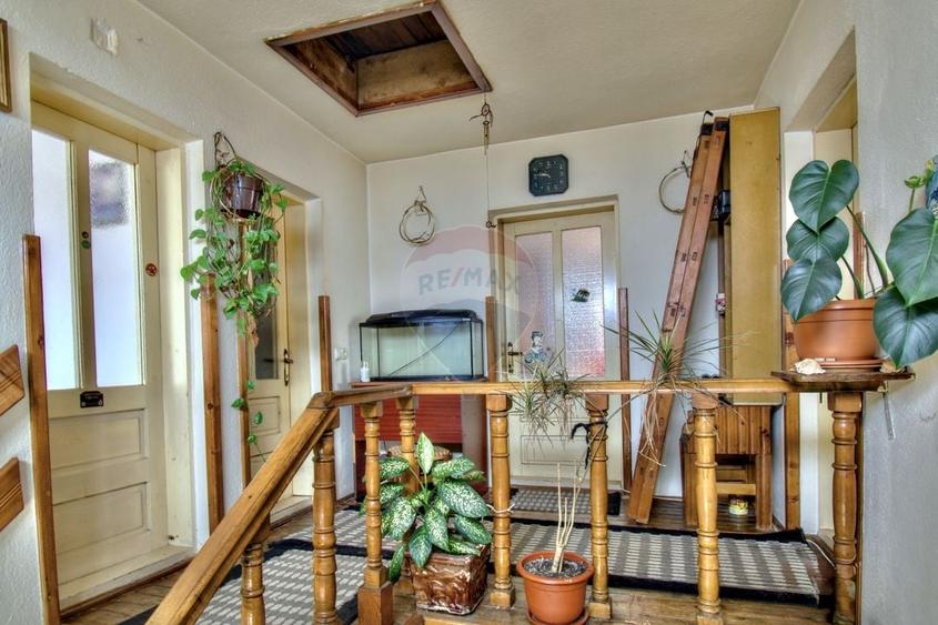 Casă cu 7 camere cu Teren 800 Mp în Central