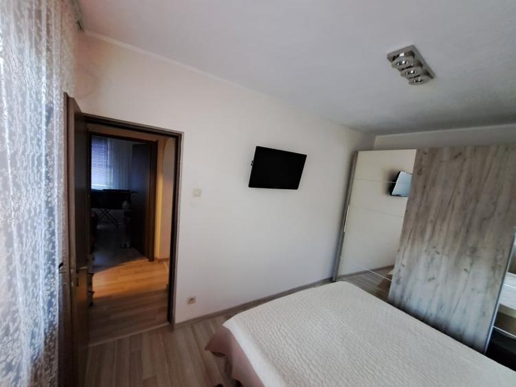 Apartament cu 3 camere semidecomandat, mobilat în Rahova
