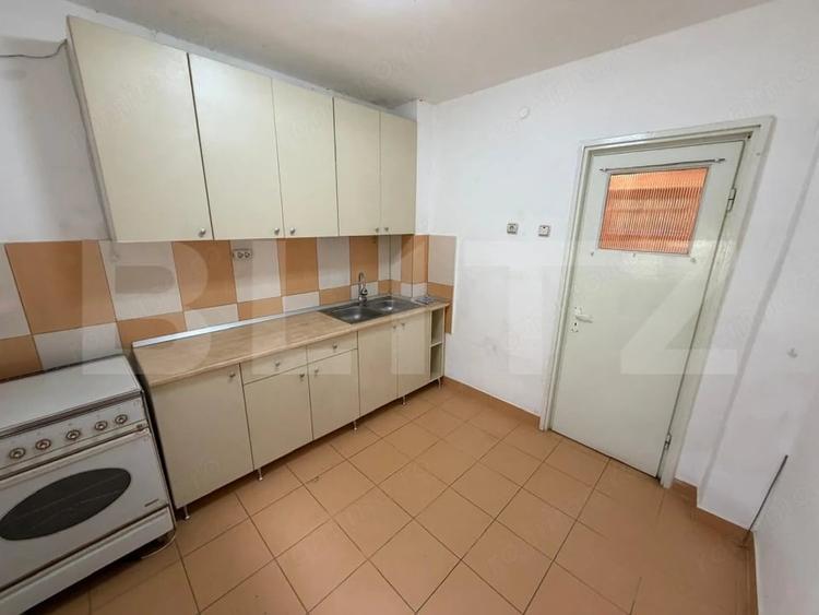 Apartament cu 2 camere decomandat în Calea București