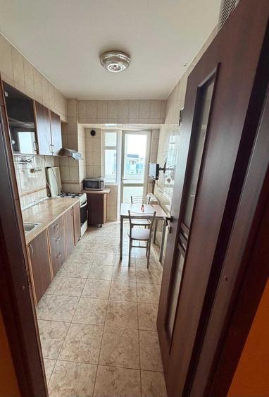 Apartament cu 3 camere decomandat în Titulescu
