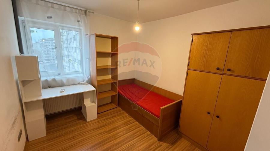Apartament cu 4 camere decomandat în Central