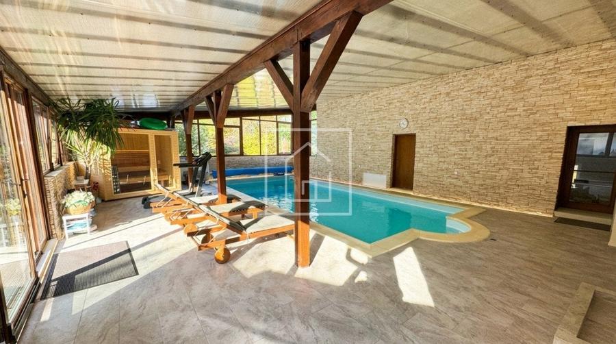 Casă individuală cu 8 camere cu Piscina în Sibiel