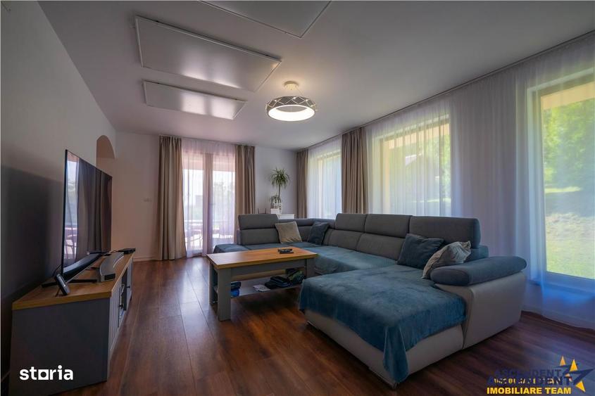 Casă cu 9 camere decomandat cu Teren 1750 Mp în Central