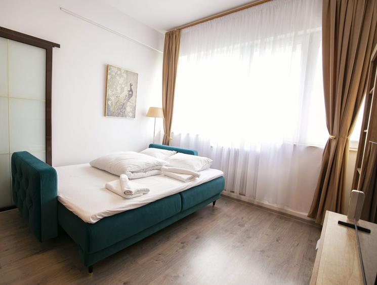Apartament cu 2 camere semidecomandat, mobilat în Universitate