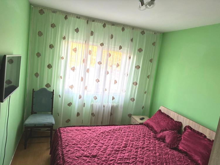 Apartament cu 3 camere decomandat, mobilat în Nord-Est