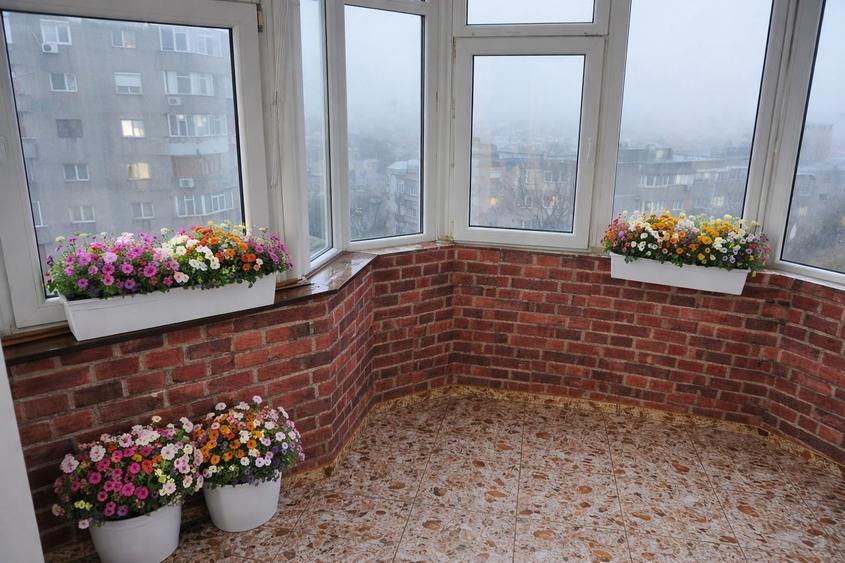 Apartament cu 3 camere decomandat în Trocadero